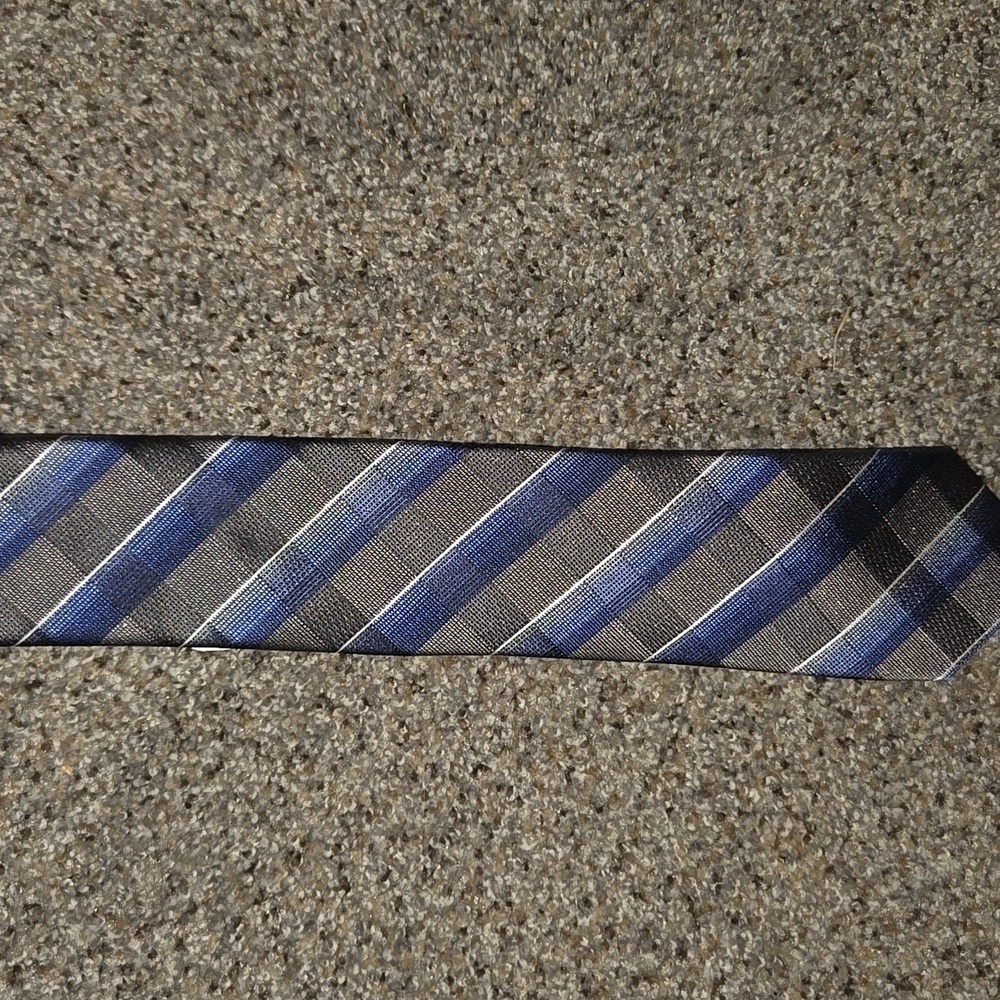 Nwt pronto uomo tie